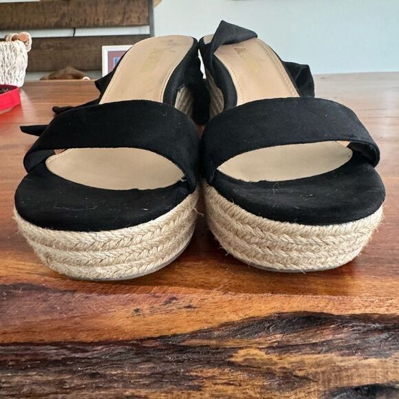 DREAM PAIRS
Espadrilles Ankle Tie Lace Up Platform Wedges
EUC SZ 9.5 with box - Picture 8 of 13